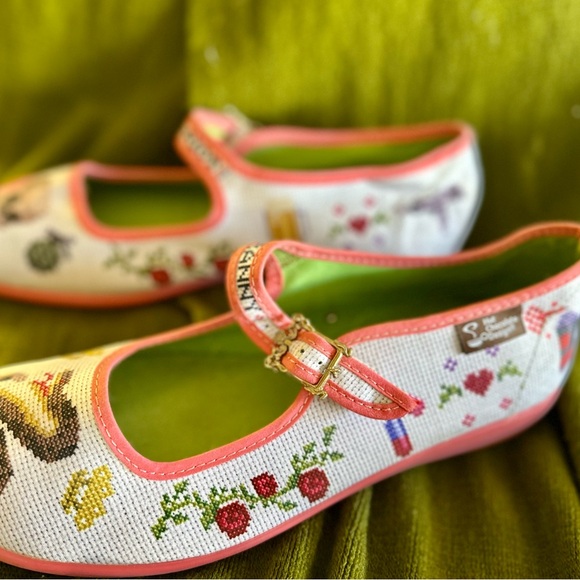 Hot Chocolate Designs Riot Granny flats - Picture 3 of 8